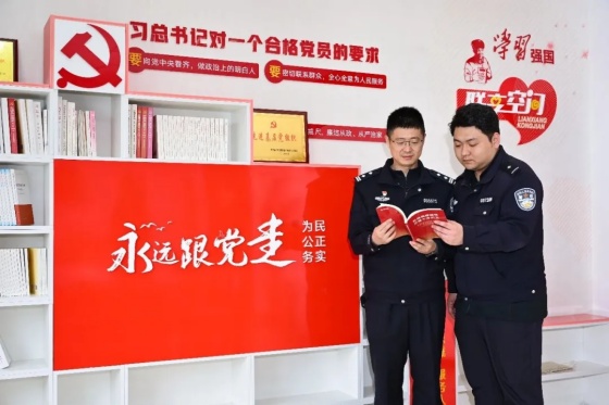 “党建红”引领“警察蓝”